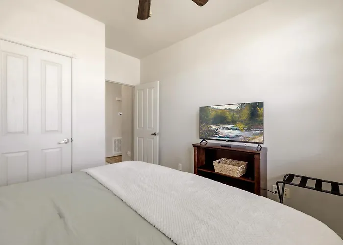 Mountain Waterfall-view Retreat, Walk To Dining *