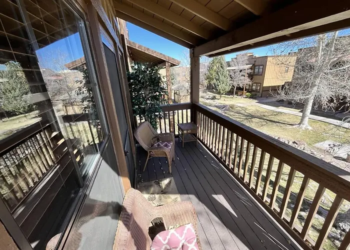 Mountain Waterfall-view Retreat, Walk To Dining *